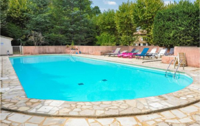 2 Bedroom Beautiful Apartment In Rustrel